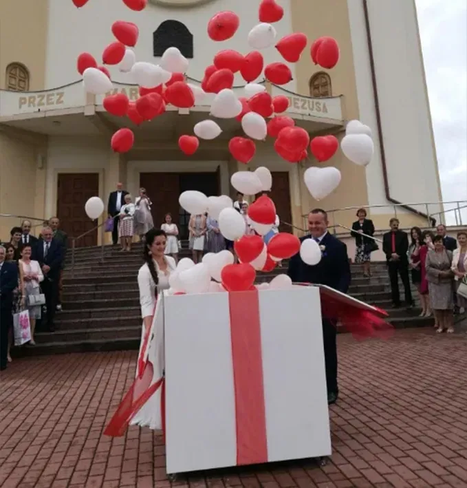 Pudło z balonami i strzelające balony